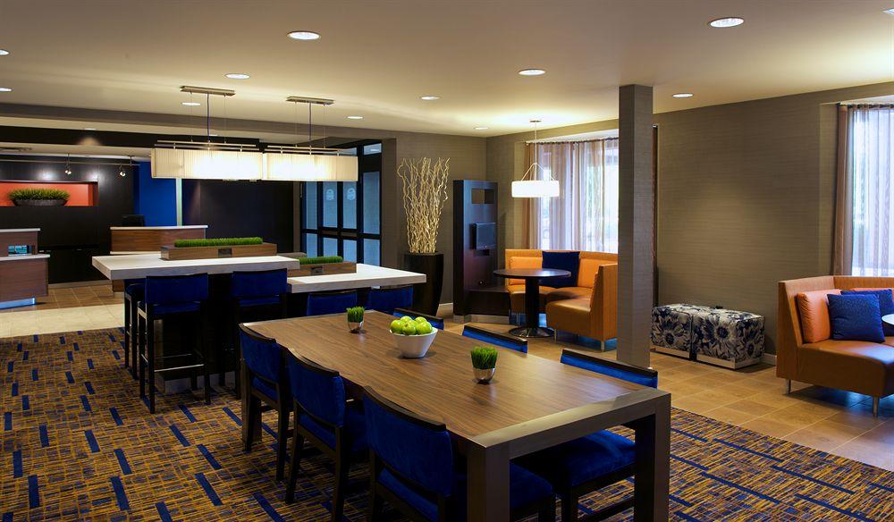 Country Inn & Suites By Radisson, Columbus-Edinburgh Екстер'єр фото