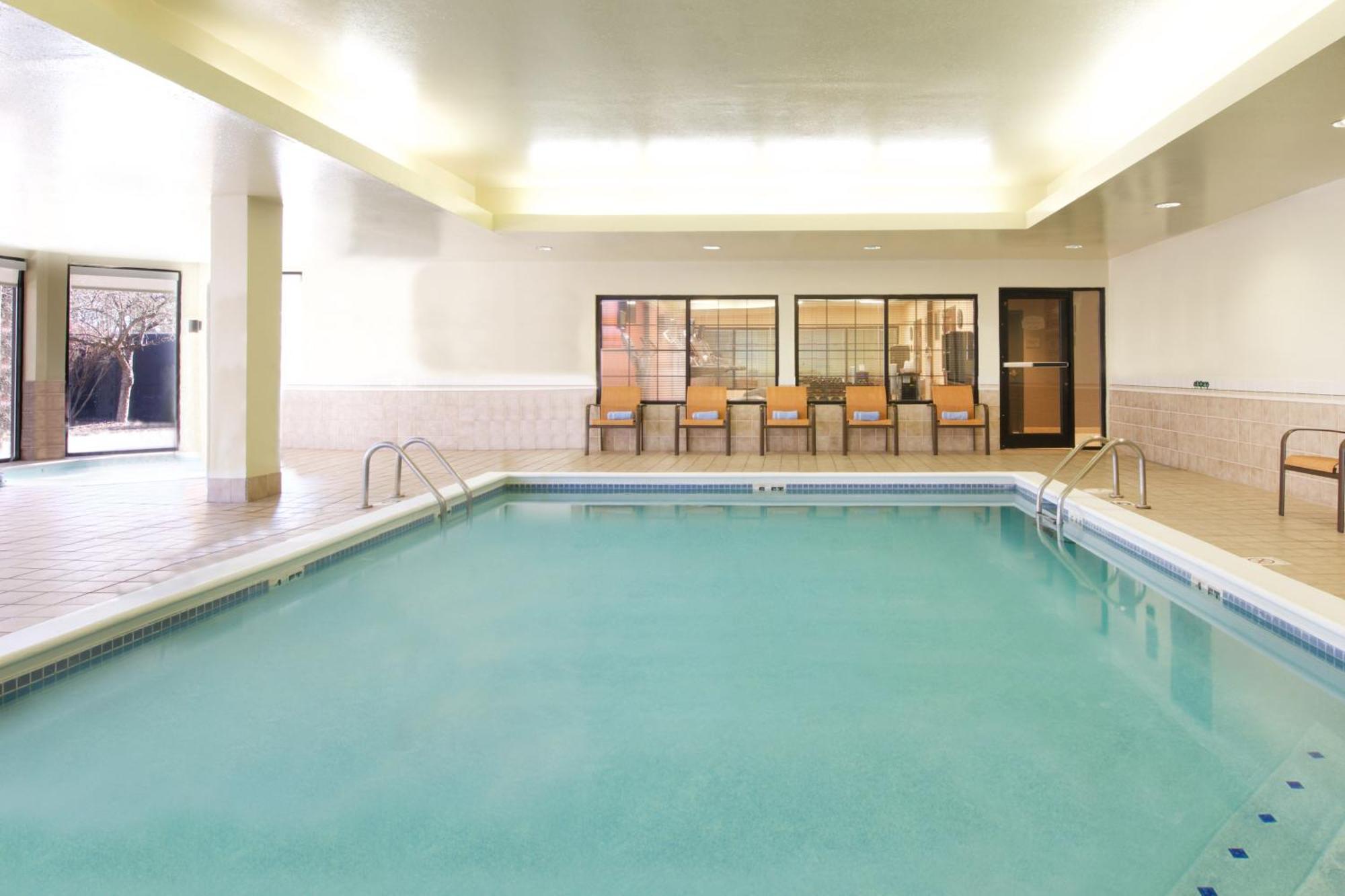 Country Inn & Suites By Radisson, Columbus-Edinburgh Екстер'єр фото