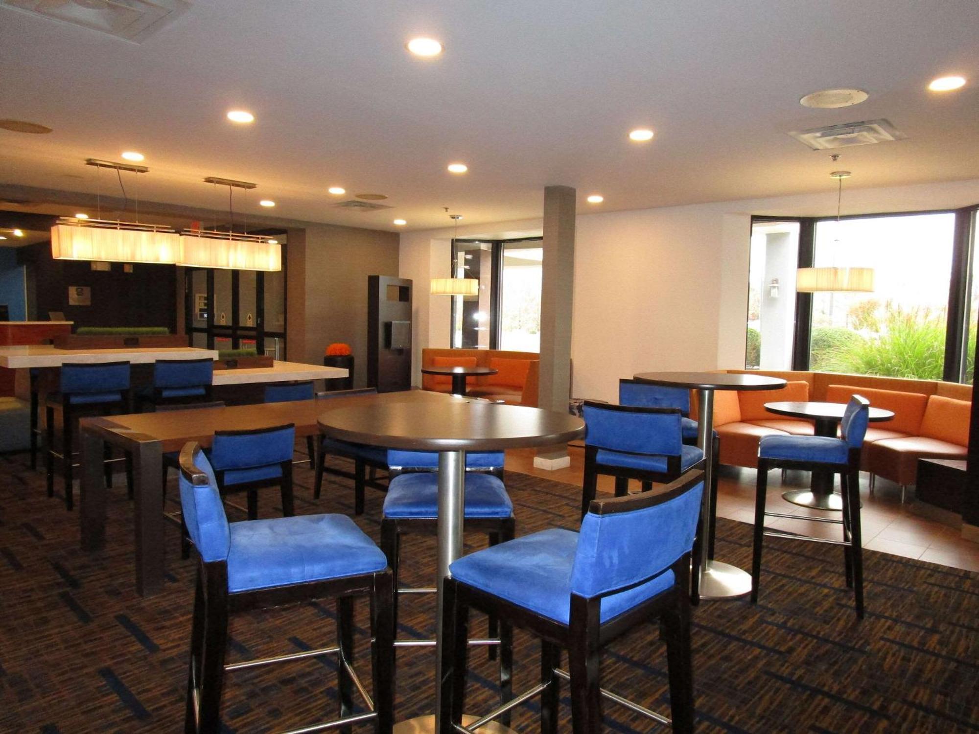 Country Inn & Suites By Radisson, Columbus-Edinburgh Екстер'єр фото