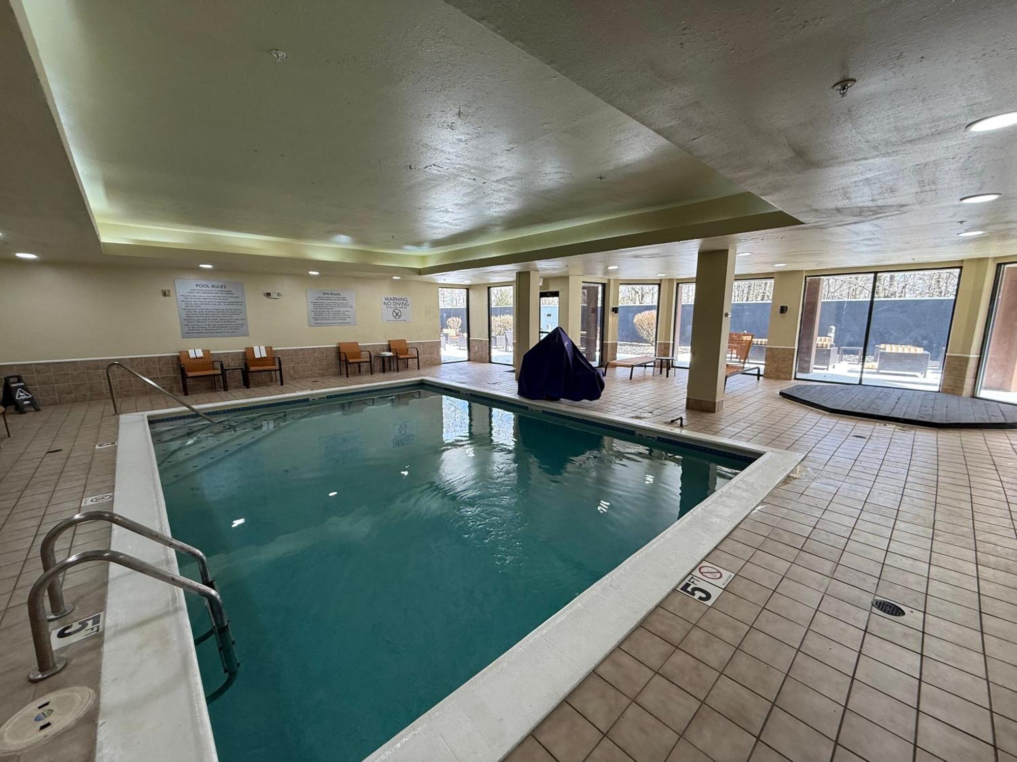 Country Inn & Suites By Radisson, Columbus-Edinburgh Екстер'єр фото