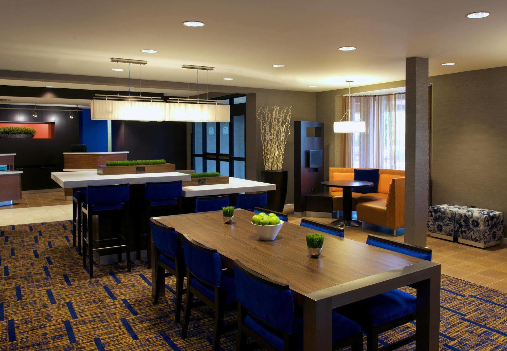 Country Inn & Suites By Radisson, Columbus-Edinburgh Екстер'єр фото